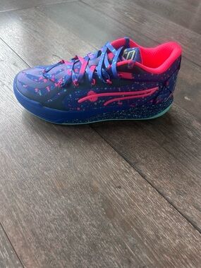 Basketball Athletic Shoes - Blue & Pink Splash Design Breanna Stewart